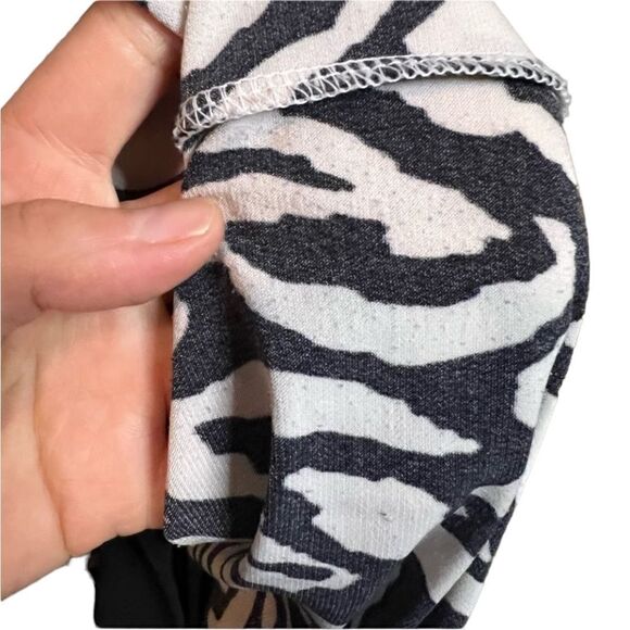 3 for $30! Ronni Nicole patterned dress - Picture 7 of 8